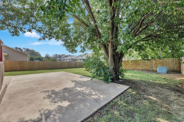 10211 E Countryside Cir, Wichita, KS 67207