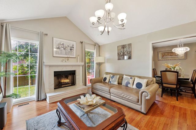 10211 E Countryside Cir, Wichita, KS 67207