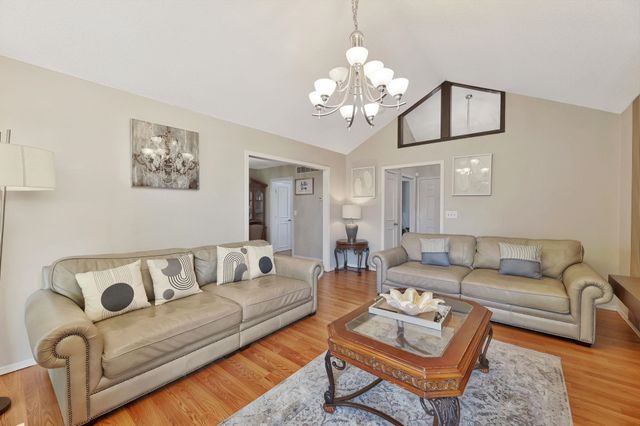 10211 E Countryside Cir, Wichita, KS 67207