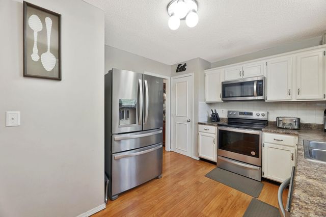 10211 E Countryside Cir, Wichita, KS 67207