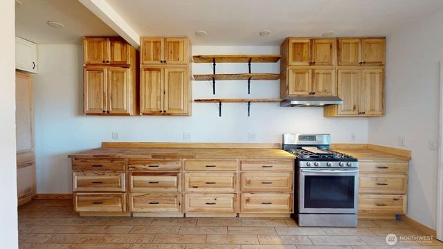 330 N Alder Street, Burlington, WA 98233