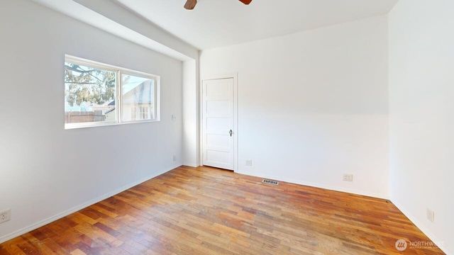 330 N Alder Street, Burlington, WA 98233