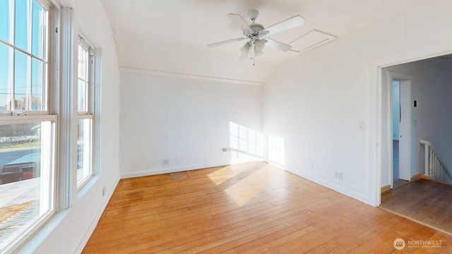 330 N Alder Street, Burlington, WA 98233