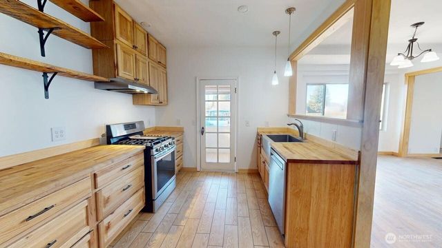 330 N Alder Street, Burlington, WA 98233