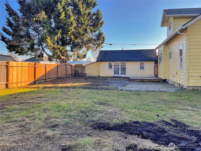 330 N Alder Street, Burlington, WA 98233