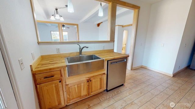 330 N Alder Street, Burlington, WA 98233