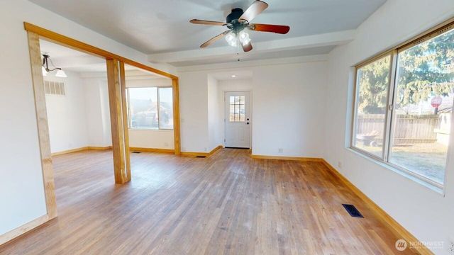 330 N Alder Street, Burlington, WA 98233