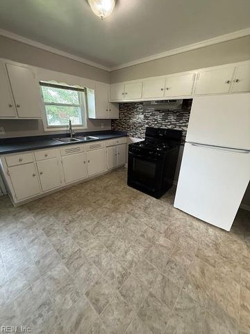 42 Newby DR, Hampton, VA 23666