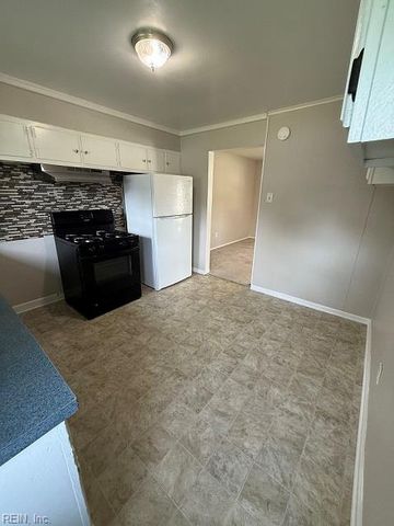 42 Newby DR, Hampton, VA 23666