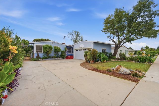 200 E Pinehurst, La Habra, CA 90631