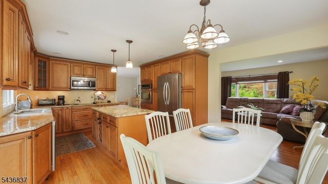 5 Maple Dr, Warren Twp., NJ 07059