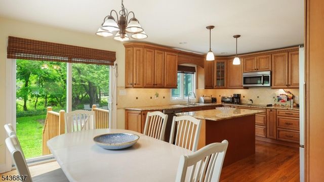 5 Maple Dr, Warren Twp., NJ 07059