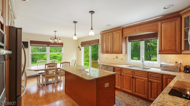 5 Maple Dr, Warren Twp., NJ 07059