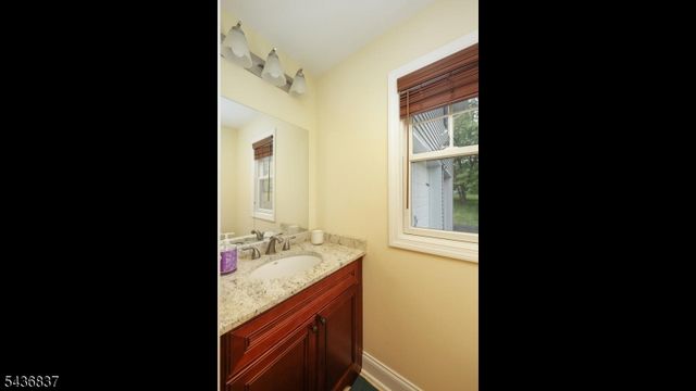 5 Maple Dr, Warren Twp., NJ 07059