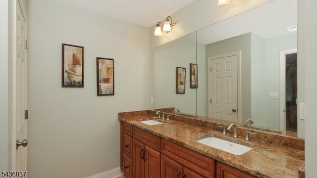 5 Maple Dr, Warren Twp., NJ 07059