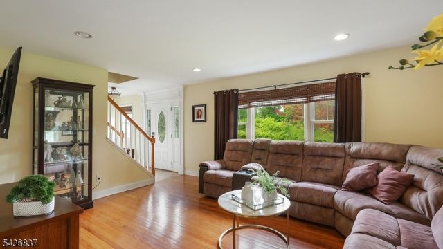 5 Maple Dr, Warren Twp., NJ 07059