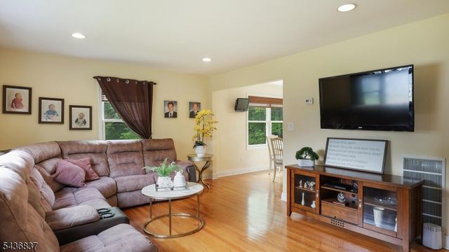 5 Maple Dr, Warren Twp., NJ 07059