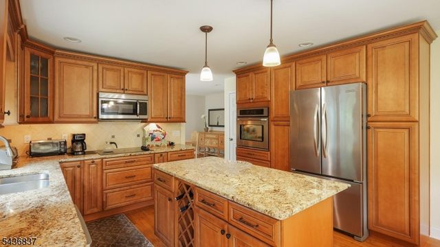 5 Maple Dr, Warren Twp., NJ 07059