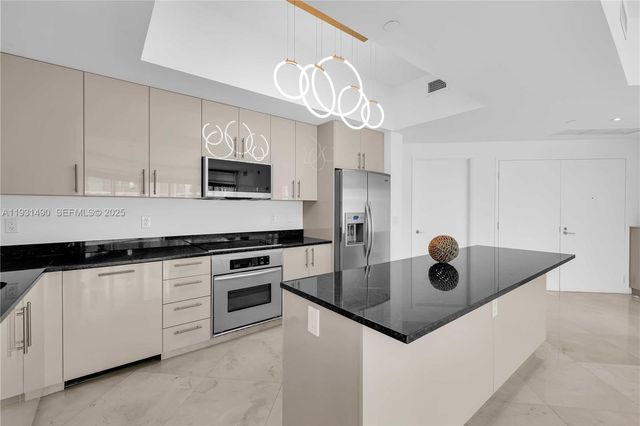 3131 NE 188th Street 21005, Aventura, FL 33180