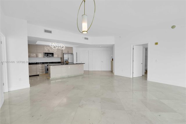 3131 NE 188th Street 21005, Aventura, FL 33180