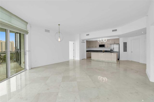 3131 NE 188th Street 21005, Aventura, FL 33180
