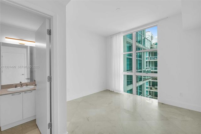 3131 NE 188th Street 21005, Aventura, FL 33180