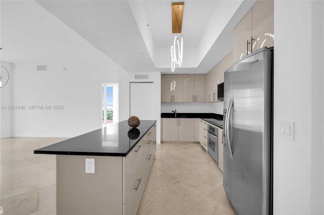 3131 NE 188th Street 21005, Aventura, FL 33180