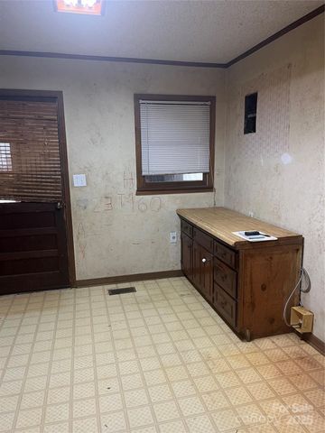 206 E Catawba Drive, Mount Holly, NC 28120