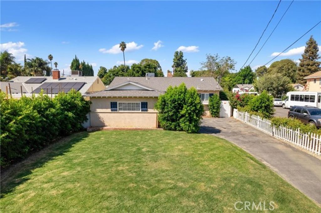 7459 Vanalden Avenue, Reseda (los Angeles), CA 91335