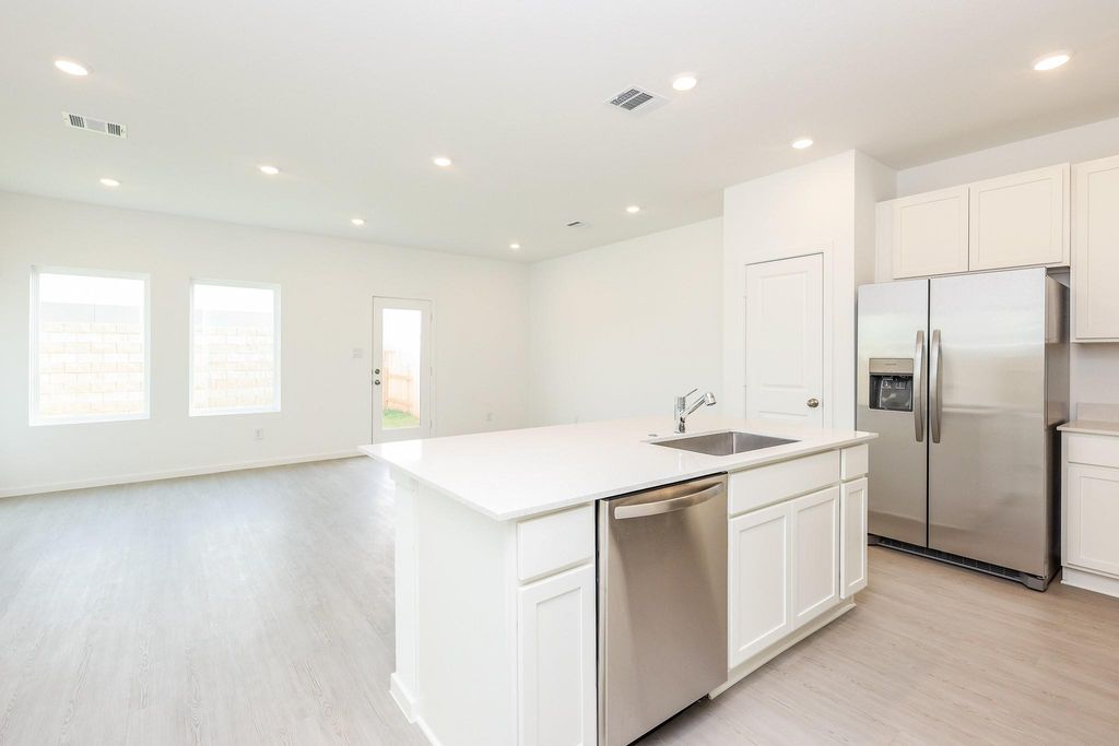 2135 Salinas Drive, Rosharon, TX 77583