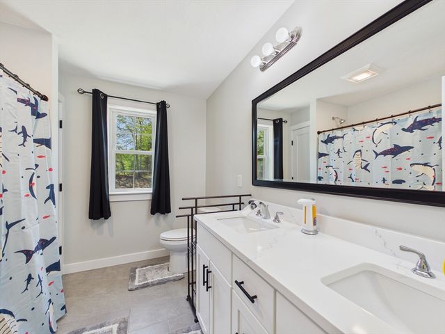 90 Howland Rd, Lakeville, MA 02347