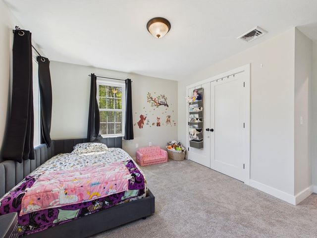 90 Howland Rd, Lakeville, MA 02347