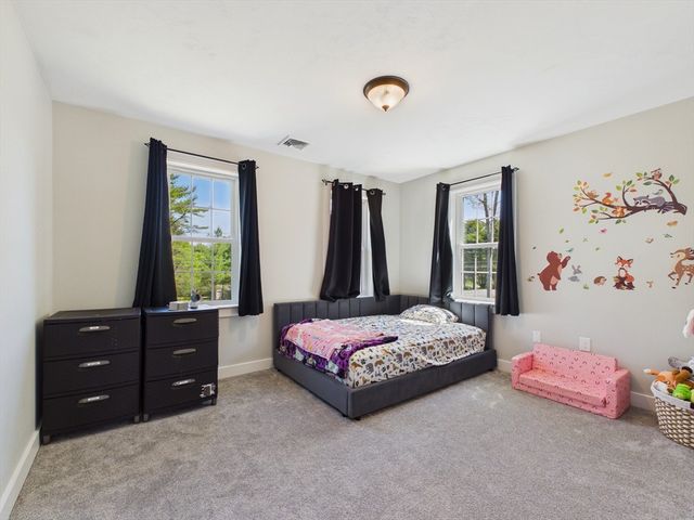 90 Howland Rd, Lakeville, MA 02347