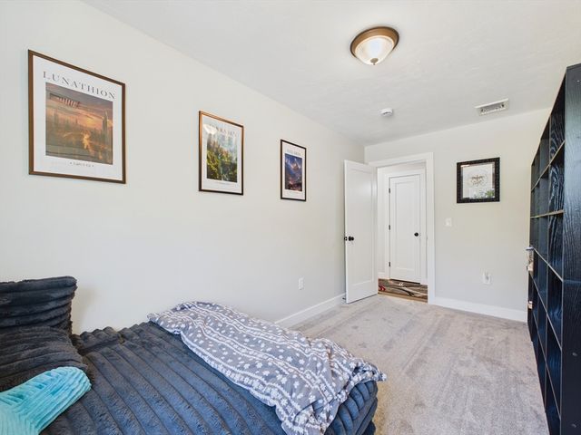 90 Howland Rd, Lakeville, MA 02347