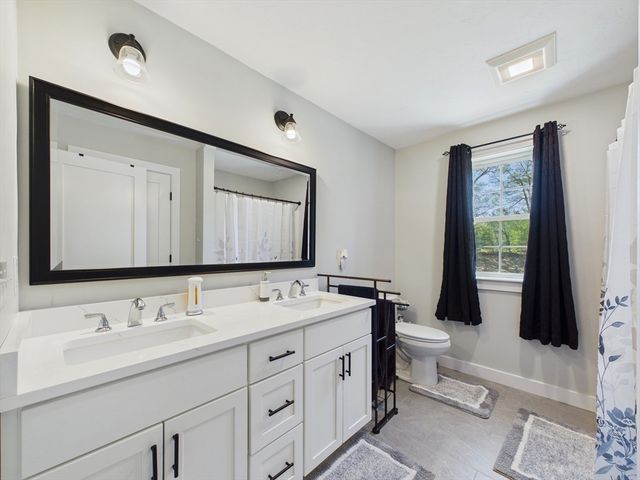 90 Howland Rd, Lakeville, MA 02347