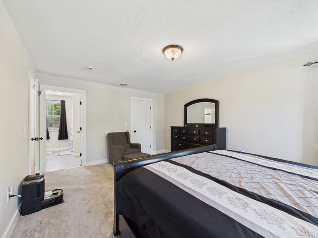 90 Howland Rd, Lakeville, MA 02347