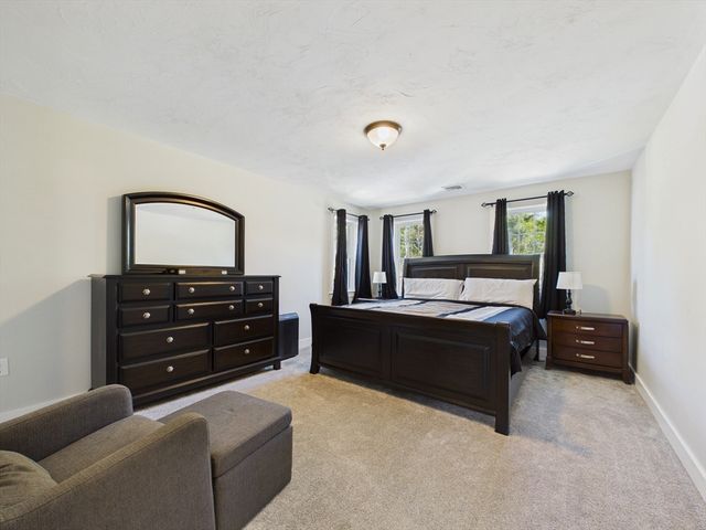 90 Howland Rd, Lakeville, MA 02347