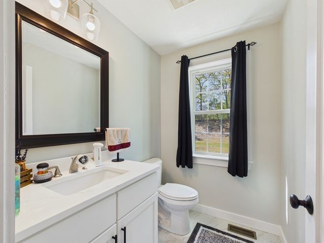 90 Howland Rd, Lakeville, MA 02347