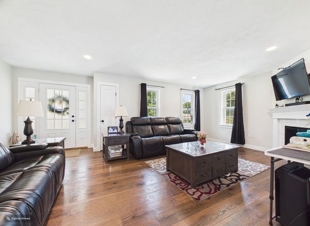 90 Howland Rd, Lakeville, MA 02347