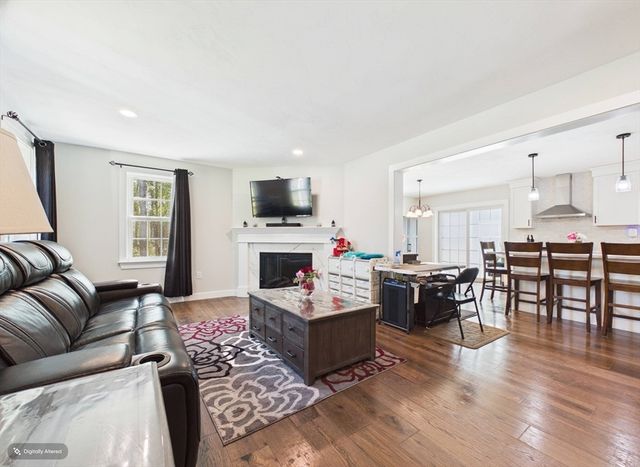 90 Howland Rd, Lakeville, MA 02347
