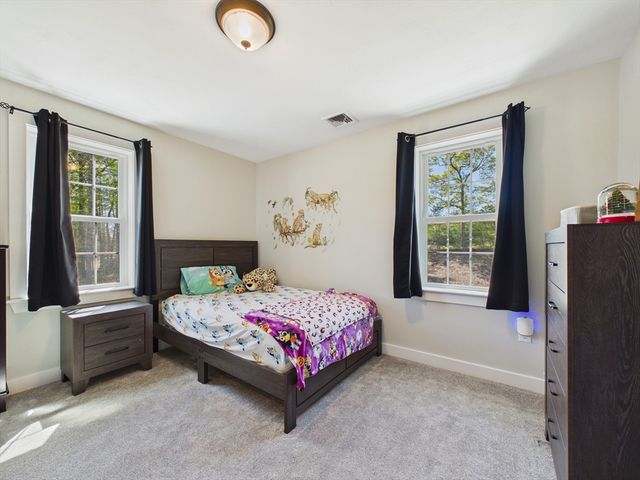 90 Howland Rd, Lakeville, MA 02347