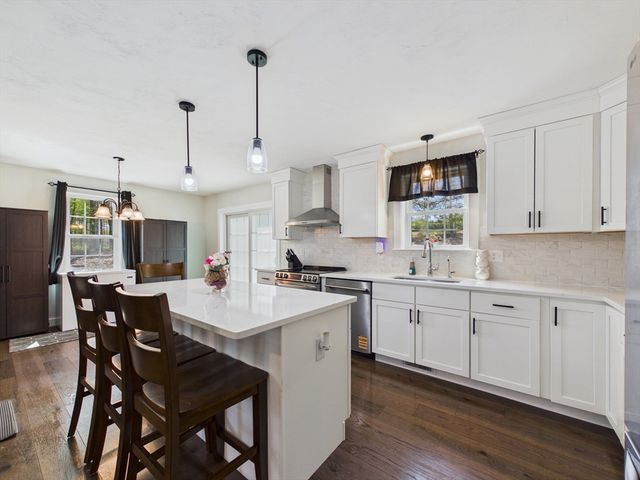90 Howland Rd, Lakeville, MA 02347