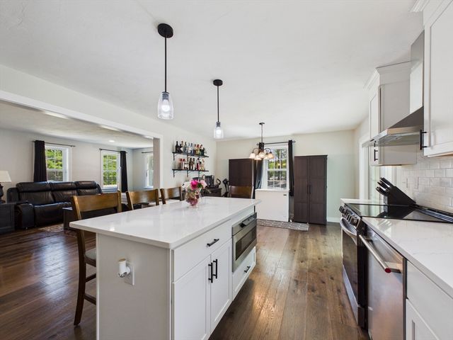 90 Howland Rd, Lakeville, MA 02347