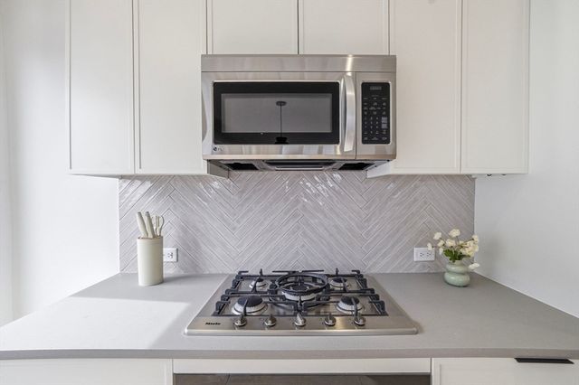 1 Nevins Hill Way 509, Boston, MA 02135