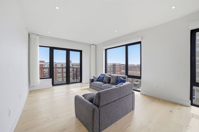 1 Nevins Hill Way 509, Boston, MA 02135