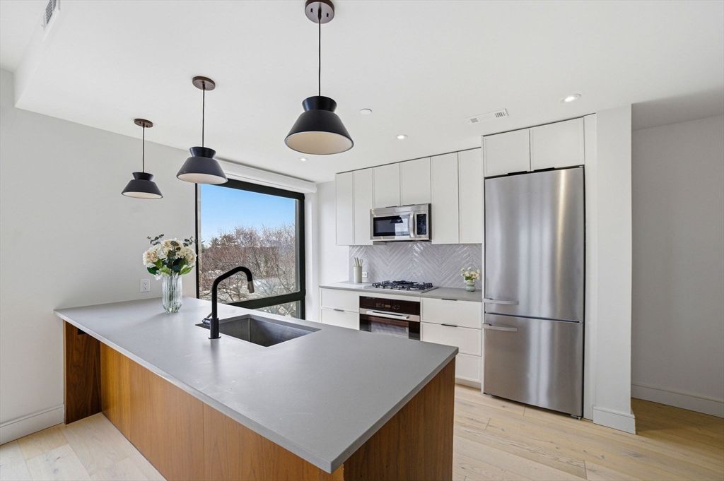 1 Nevins Hill Way 509, Boston, MA 02135