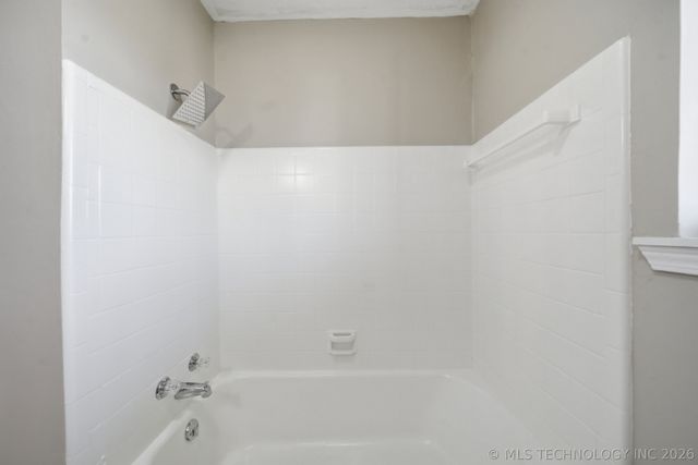 2904 S Hudson Place, Tulsa, OK 74114
