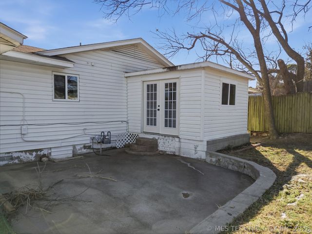 2904 S Hudson Place, Tulsa, OK 74114