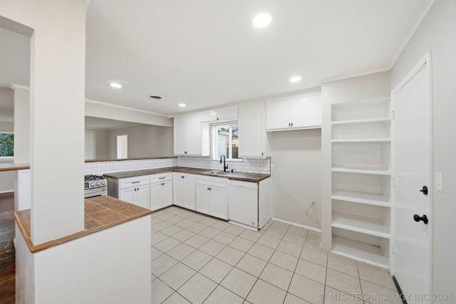 2904 S Hudson Place, Tulsa, OK 74114