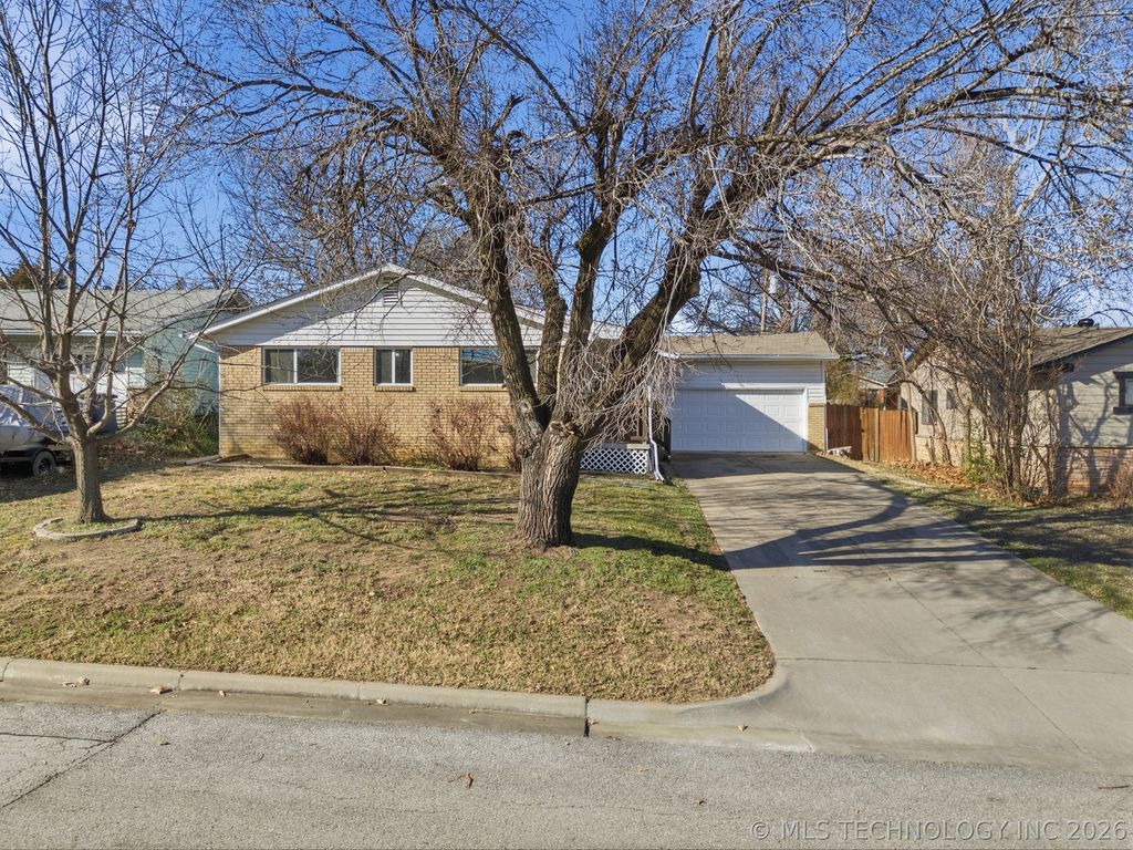 2904 S Hudson Place, Tulsa, OK 74114